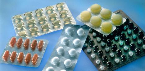 стрип и блистер. таблетки упакованы в блистер. контурная ячейковая упаковка суппозиториев. ячейковая упаковка. блистерная упаковка лекарственных средств.