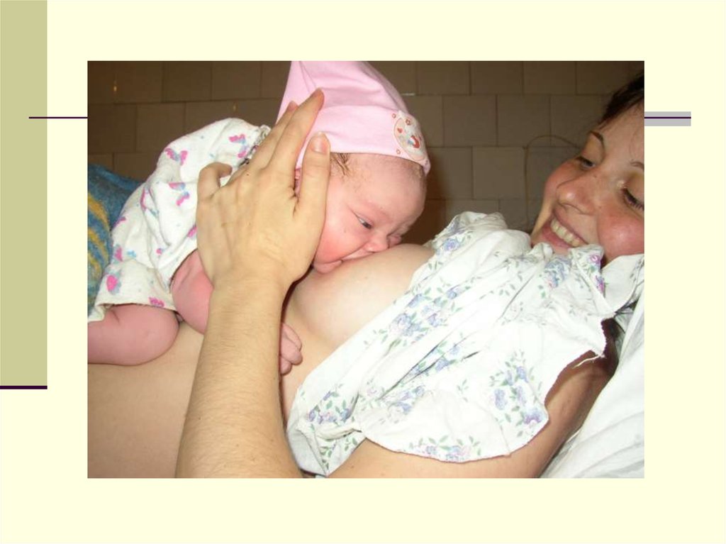 Как укладывать новорожденного после кормления. Выкладывание на живот новорожденного. Выкладывание на живот грудничка. Выкладывание младенца на живот маме. После рождения ребенка следует.