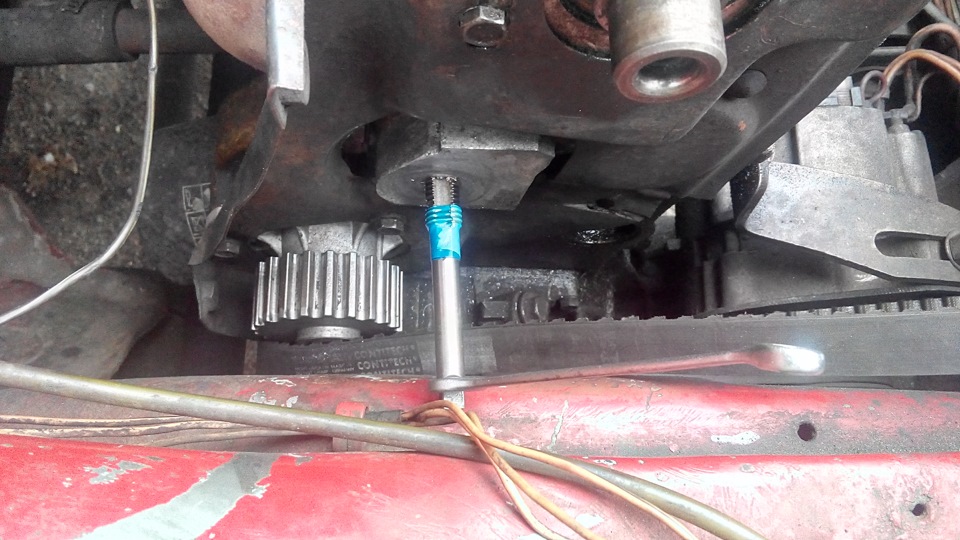 Замена шпильки натяжного ролика ваз 2109