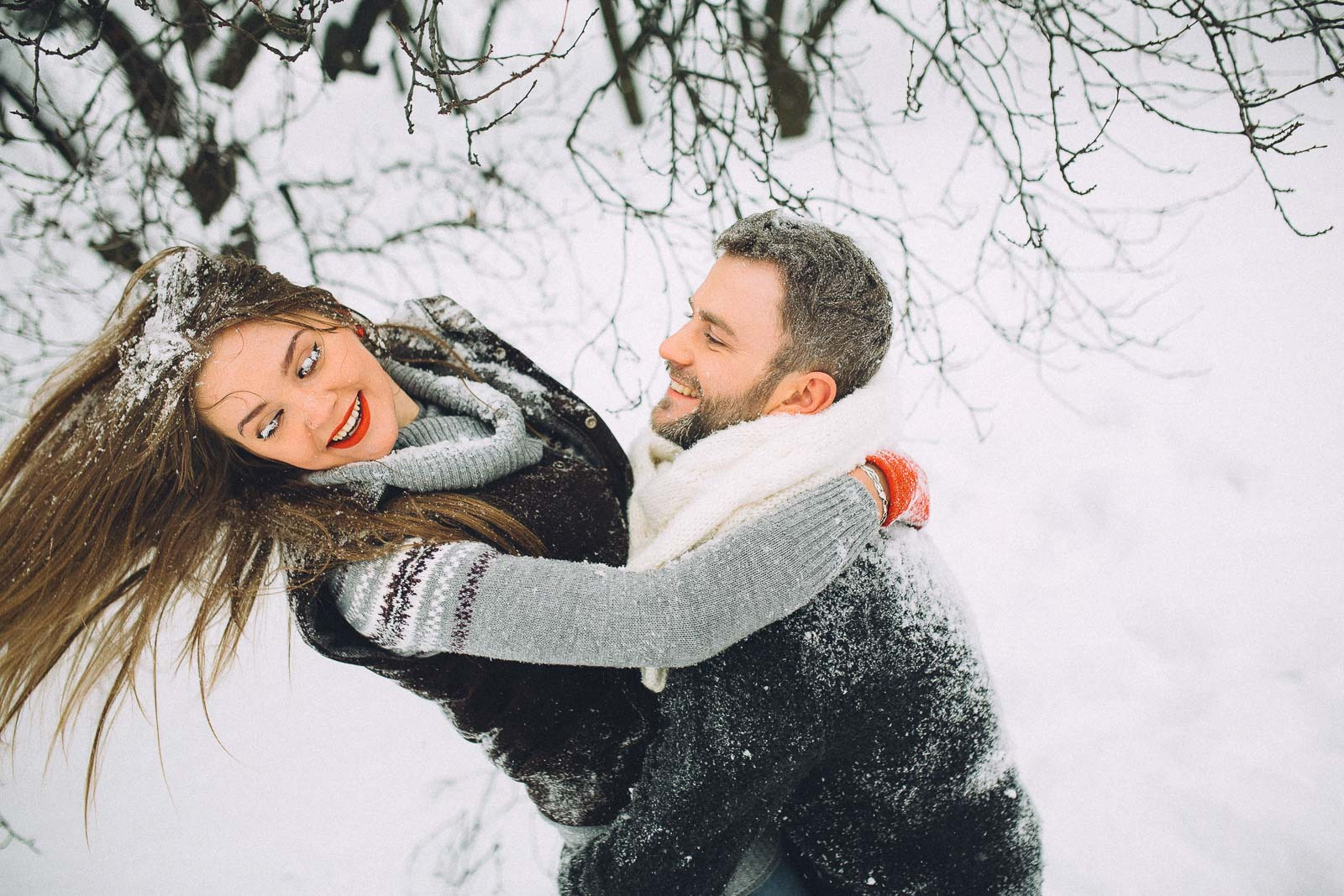 Пара зимой. Зима любовь. Зима любовь. Зимняя романтика. Она мой в декабре.