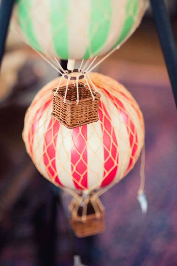 Корзинка для воздушного шара. Как сделать корзину с шаром. Воздушный шар с корзиной. Воздушный шар с корзиной. Воздушный шар на веревке.