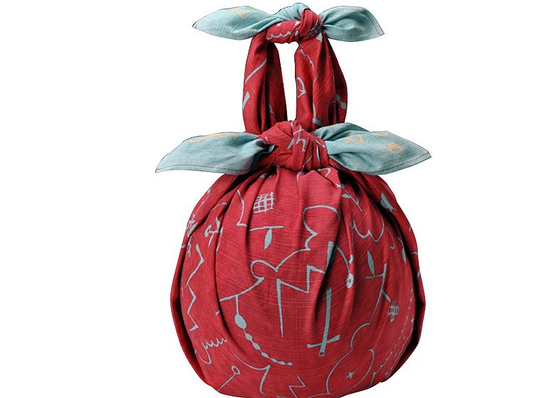 Красиво упаковать сковороду в подарок. Украсить сковородку на подарок. Упаковать сковороду в подарок. Оригинальный букет из рафаэлло. Как упаковать сковородку в подарок.