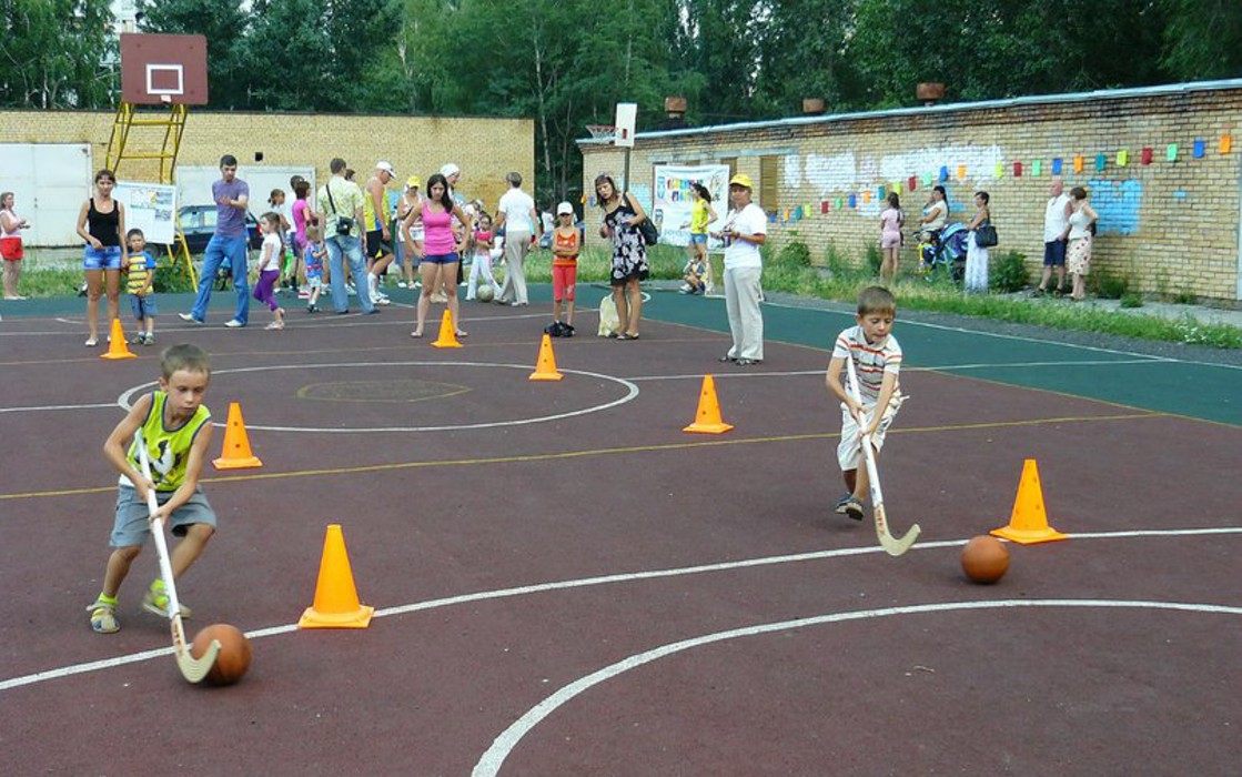 Спортивные эстафеты для детей. Спортивные эстафеты. Спортивные соревнования для детей на улице. Эстафеты для детей. Спортивно игровая эстафета дети.