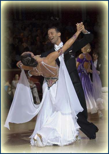 Вальс. Вальс фото для детей. Поклон в бальных танцах. Стремительный вальс. Движения вальса в детском саду.