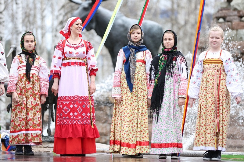 Какой финно угорский народ этим словом. Финно-угры народы России. Финно-угорские народы Руси. Финно-угорские Ханты. Финно-угорские народы России внешность.